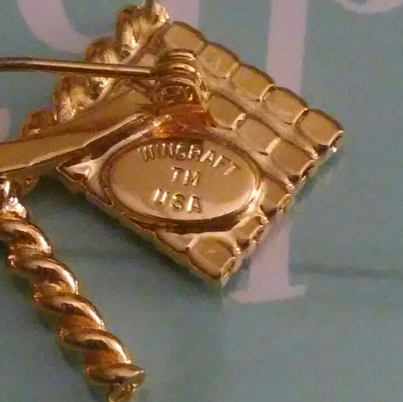 Racing Flags with Onyx & Crystals Pin - Picture 3 of 3